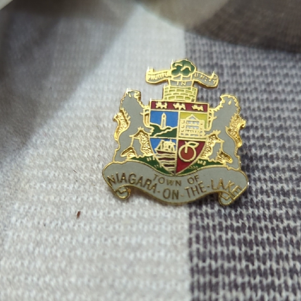 6/$15 Set of 4 Canadian Province & Symbol Pins  Ontario, Nova Scotia, Trillium - Picture 3 of 10